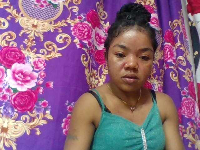 Elyah1a live cam on BongaCams