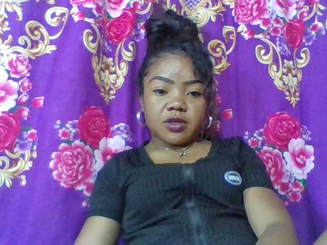 Elyah1a — live female cam