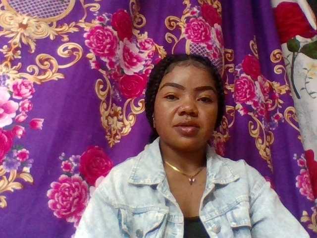 Elyah1a live cam on BongaCams