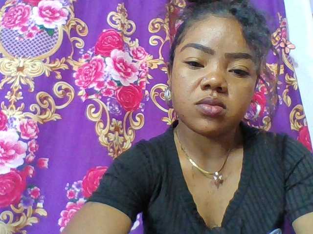 Elyah1a — live female cam