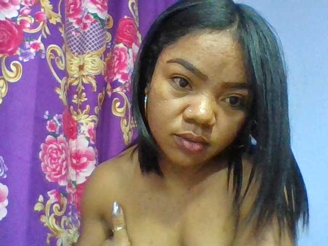 Elyah1a live cam on BongaCams