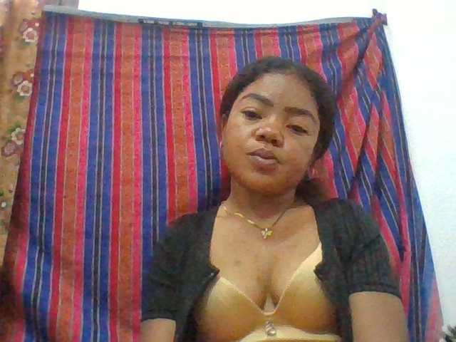 Elyah1a live cam on BongaCams