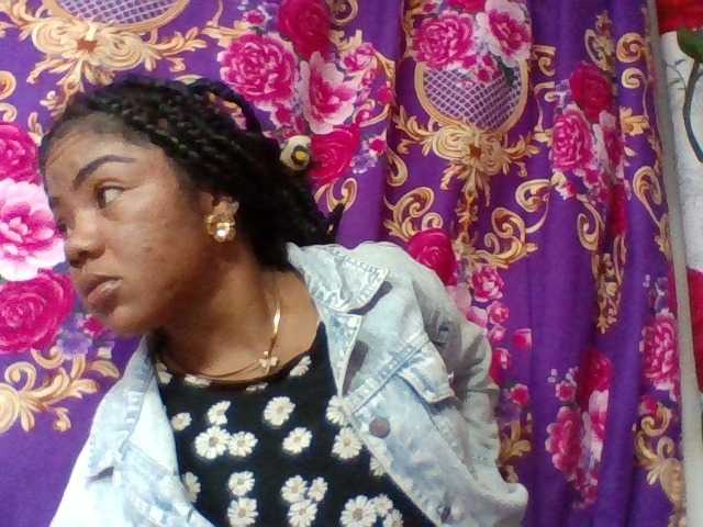 Elyah1a live cam on BongaCams