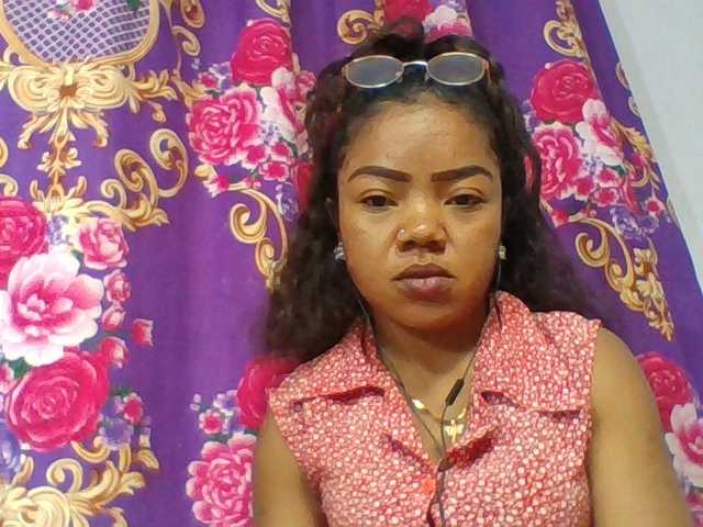 Elyah1a live cam on BongaCams