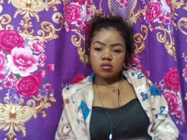 Elyah1a live cam on BongaCams