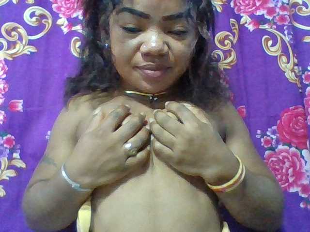 Elyah1a live cam on BongaCams