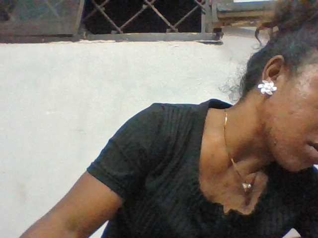 Elyah1a live cam on BongaCams
