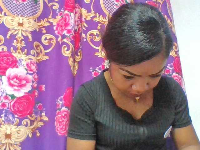 Elyah1a live cam on BongaCams