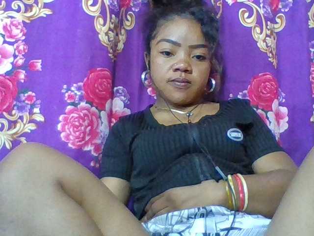 Elyah1a — live female cam
