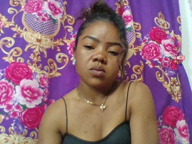 Elyah1a live cam on BongaCams