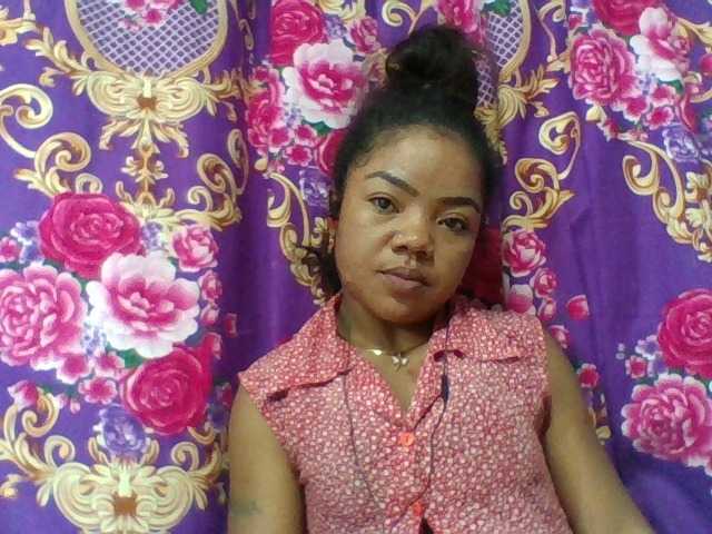 Elyah1a live cam on BongaCams