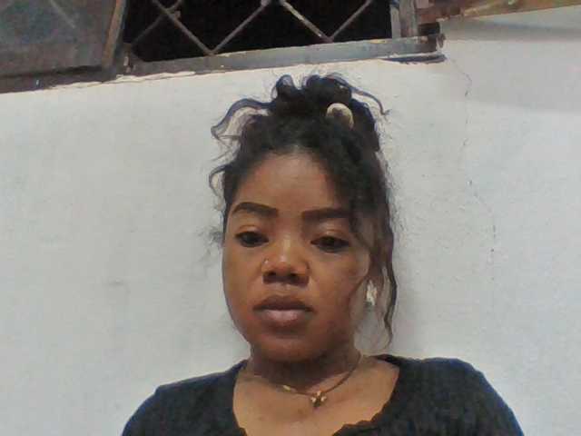 Elyah1a live cam on BongaCams
