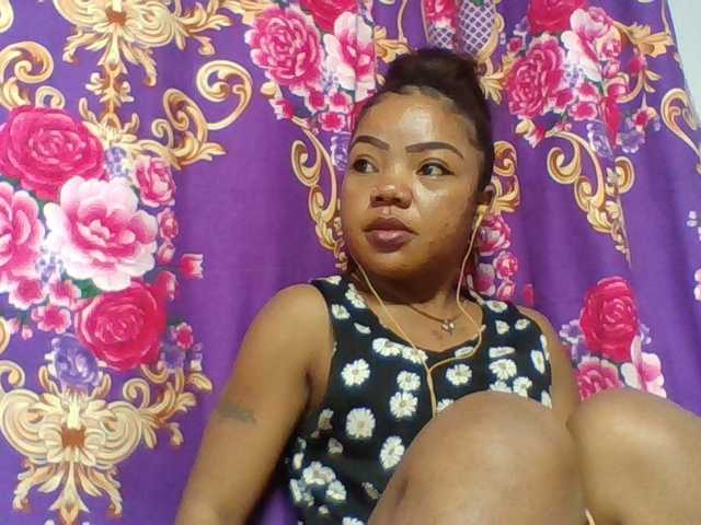 Elyah1a live cam on BongaCams