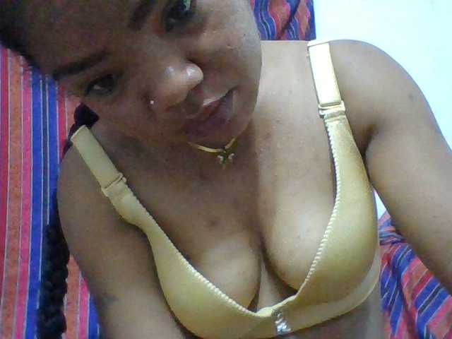 Elyah1a live cam on BongaCams