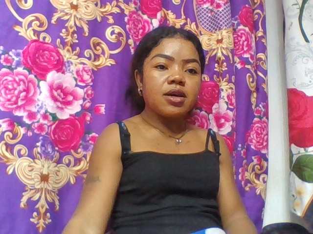 Elyah1a live cam on BongaCams