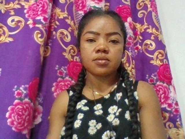 le modèle Elyah1a est en webcam porno dans un show sur le site bongacams, il possède les tags suivants: Ebony,Brunette,Shaved