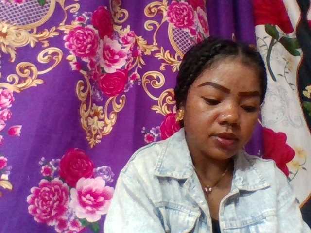 Elyah1a live cam on BongaCams