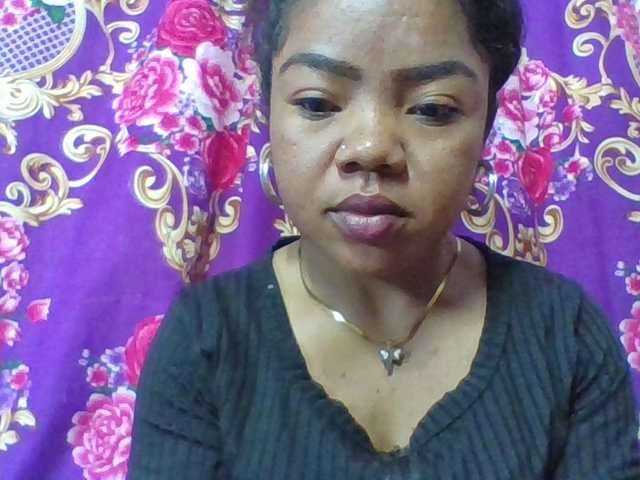 Elyah1a — live female cam