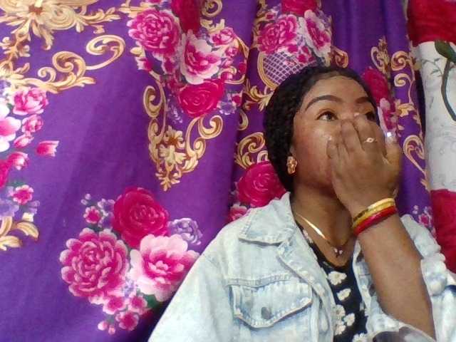 Elyah1a live cam on BongaCams