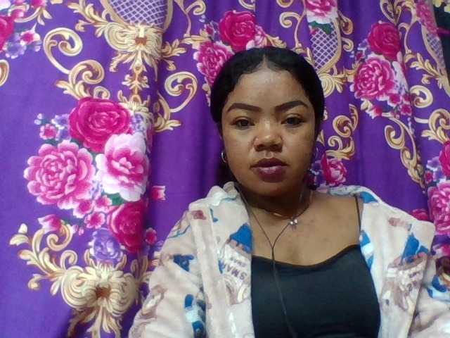 Elyah1a live cam on BongaCams