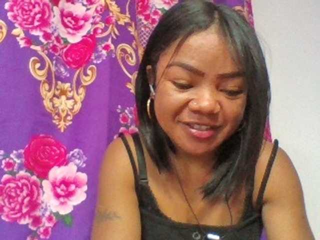 Elyah1a live cam on BongaCams
