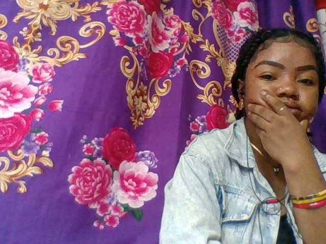 Elyah1a live cam on BongaCams