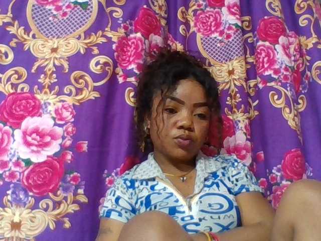 Elyah1a live cam on BongaCams