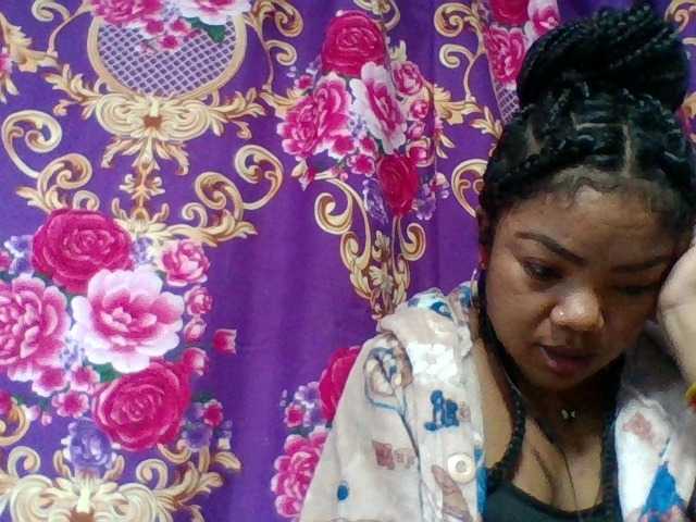 Elyah1a live cam on BongaCams