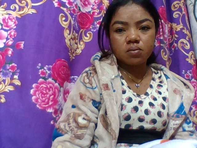 Elyah1a live cam on BongaCams