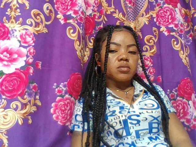 Elyah1a live cam on BongaCams