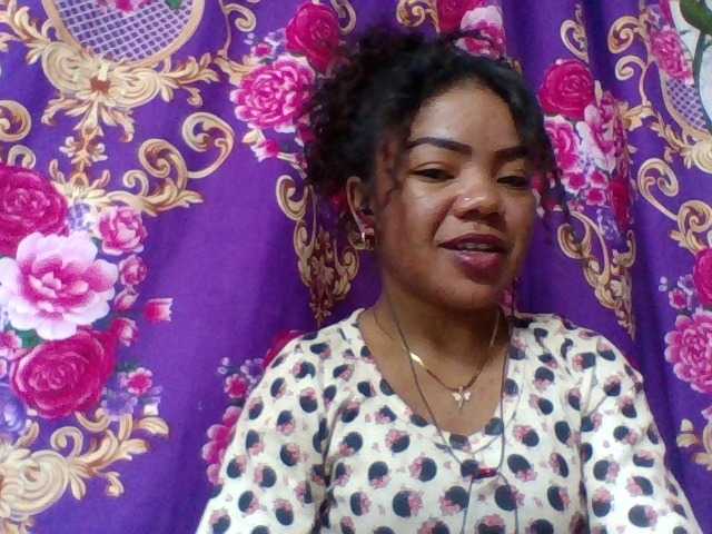 Elyah1a live cam on BongaCams