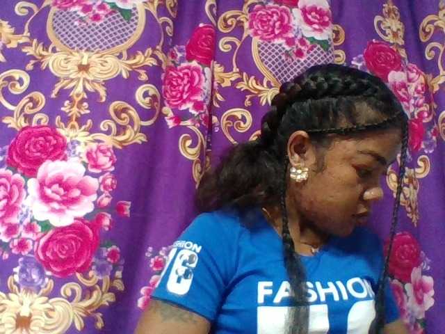 Elyah1a live cam on BongaCams