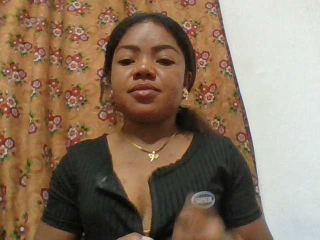 Elyah1a live cam on BongaCams