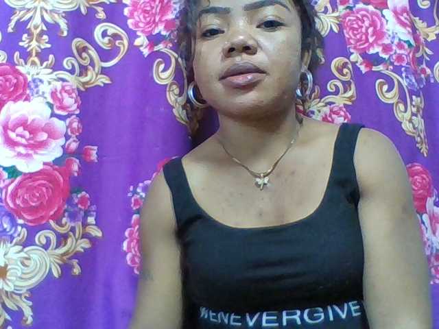 Elyah1a live cam on BongaCams