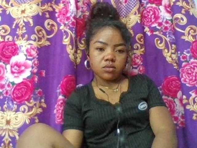 Elyah1a live cam on BongaCams