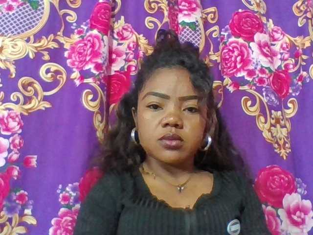 Elyah1a live cam on BongaCams