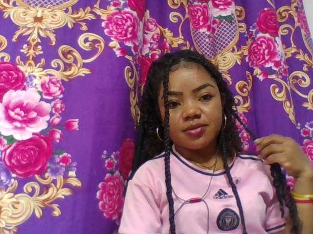 Elyah1a live cam on BongaCams