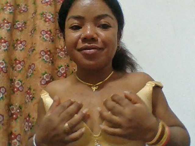 Elyah1a live cam on BongaCams