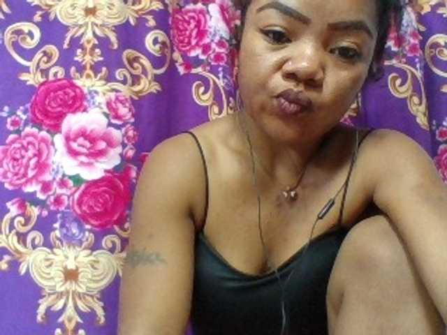 Elyah1a live cam on BongaCams