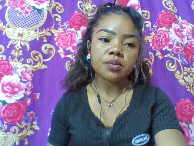Elyah1a live cam on BongaCams
