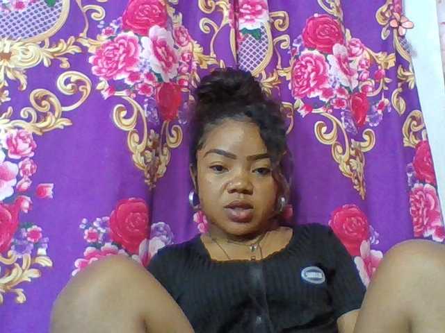 Elyah1a — live female cam