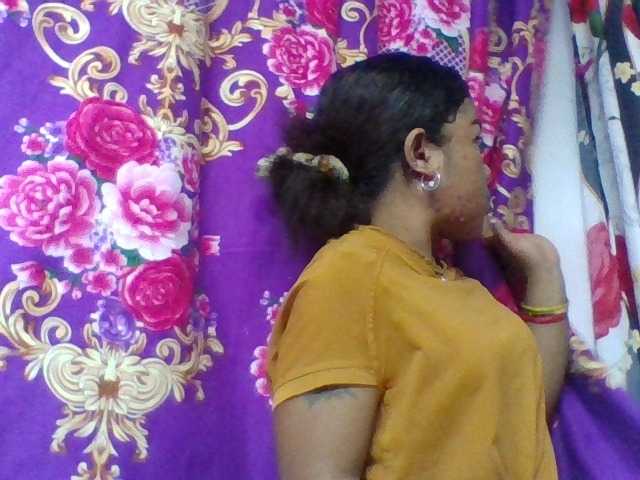 Elyah1a live cam on BongaCams
