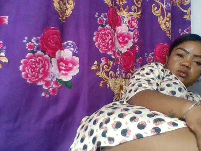 Elyah1a live cam on BongaCams