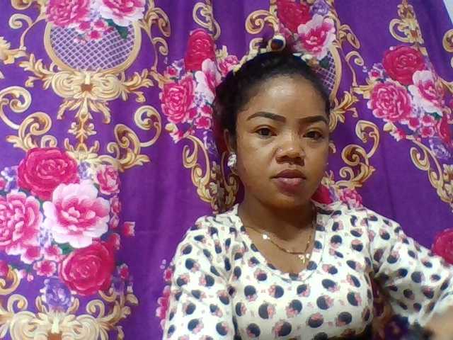 Elyah1a live cam on BongaCams
