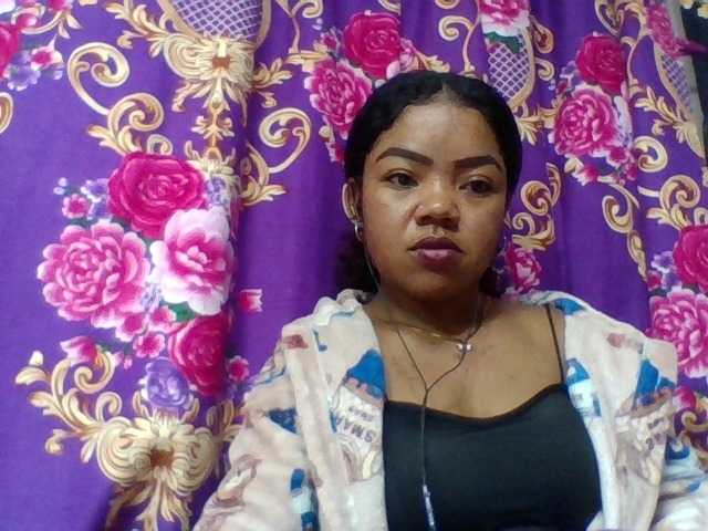 Elyah1a live cam on BongaCams