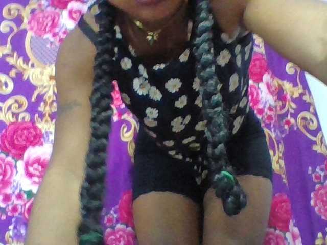 Elyah1a live cam on BongaCams