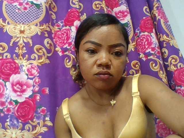 Elyah1a live cam on BongaCams