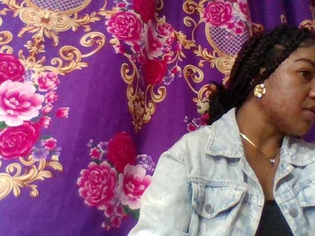 Elyah1a live cam on BongaCams