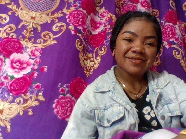 Elyah1a live cam on BongaCams