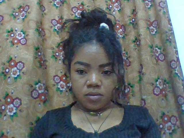 Elyah1a live cam on BongaCams